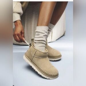 Size 9 UGG Women's Sand Suede Ankle Booties